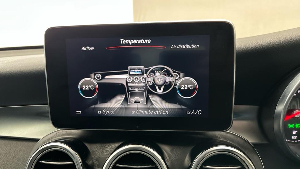 Dual Climate Control  / Air Conditioning 