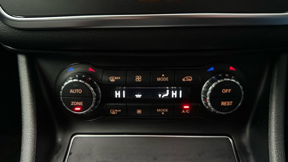 Dual Climate Control  / Air Conditioning 