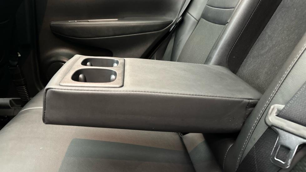 Rear Armrest/ Cup Holder