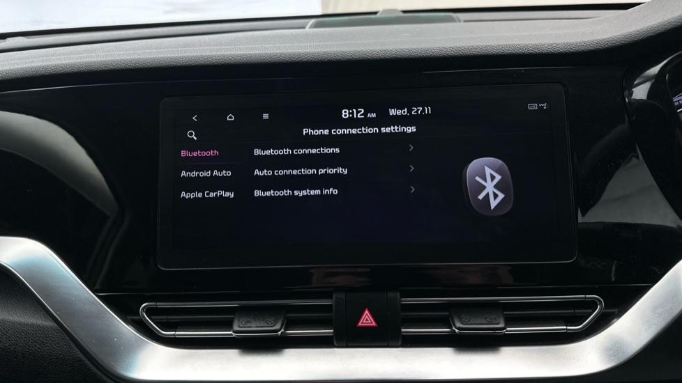 Bluetooth / Apple CarPlay / Android Auto 