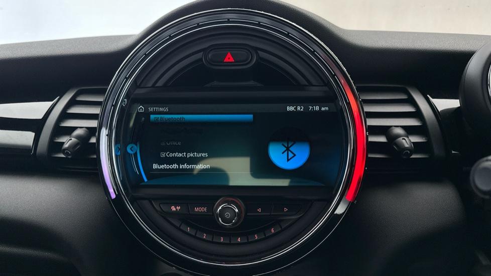 Bluetooth / Apple CarPlay 