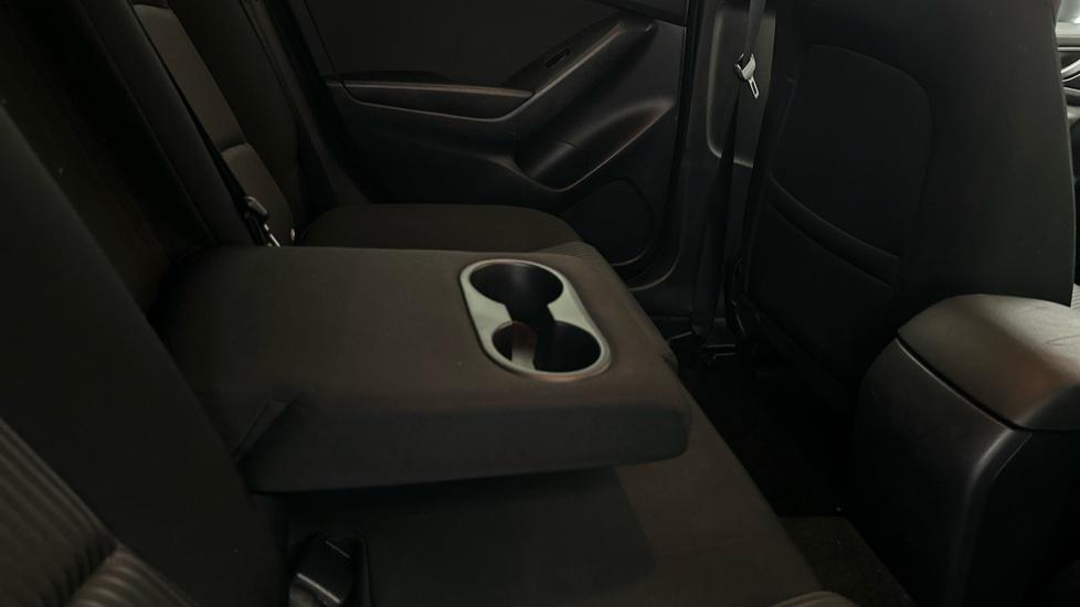 Rear Armrest/ Cup Holder