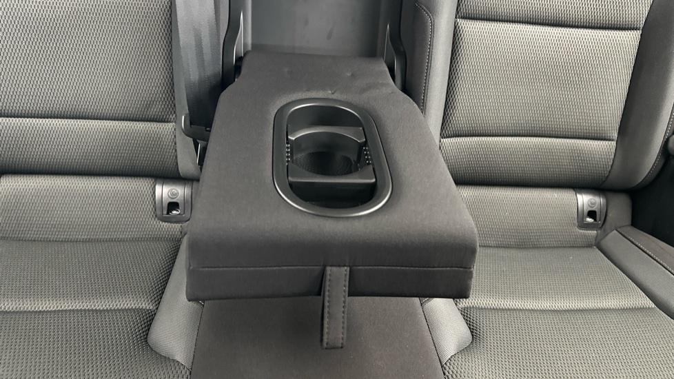 Rear Armrest/ Cup Holder