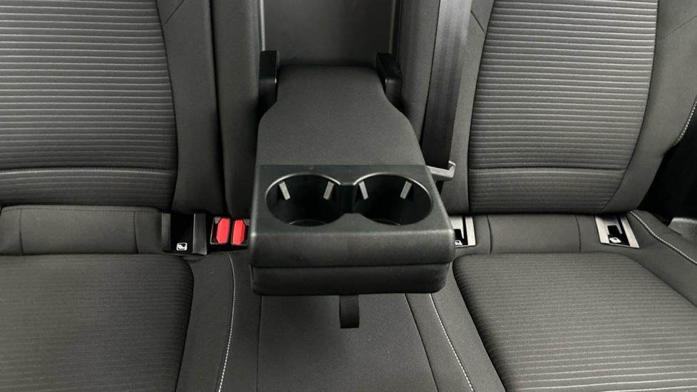 Rear Armrest/ Cup Holder