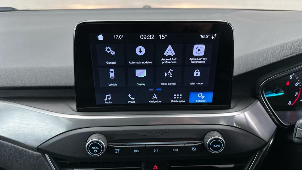 Apple Car Play & Android Auto