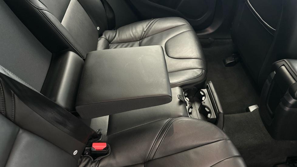 Rear Armrest/ Cup Holder