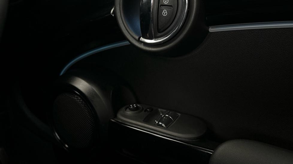 Electric Windows / Wing Mirrors / Ambient Lighting 