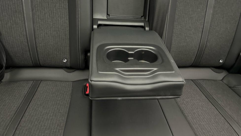 Rear Armrest/ Cup Holder