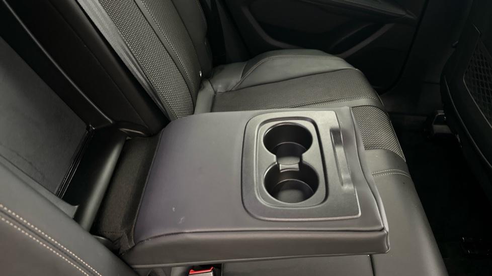 Rear Armrest/ Cup Holder