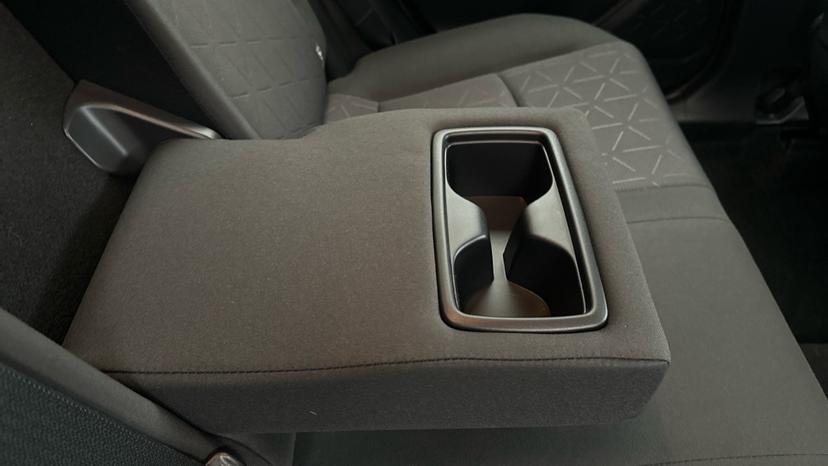 Rear Armrest/ Cup Holder