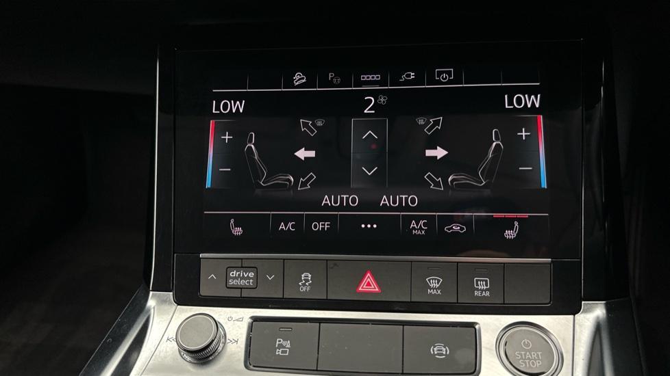 Dual Climate Control / Air Conditioning / Heated Seats 