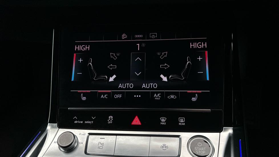 Dual Climate Control  / Air Conditioning  / Heated Seats 