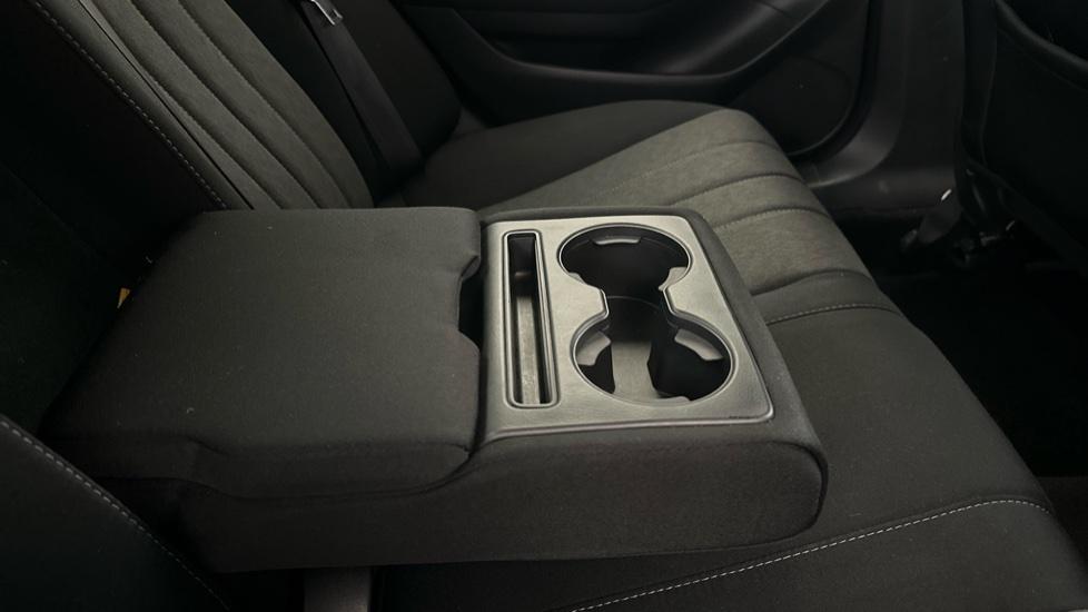 Rear Armrest/ Cup Holder