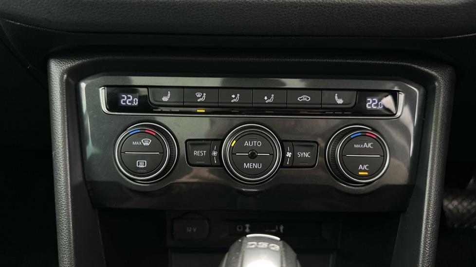 Air Conditioning /Dual Climate Control /Heated Seats 