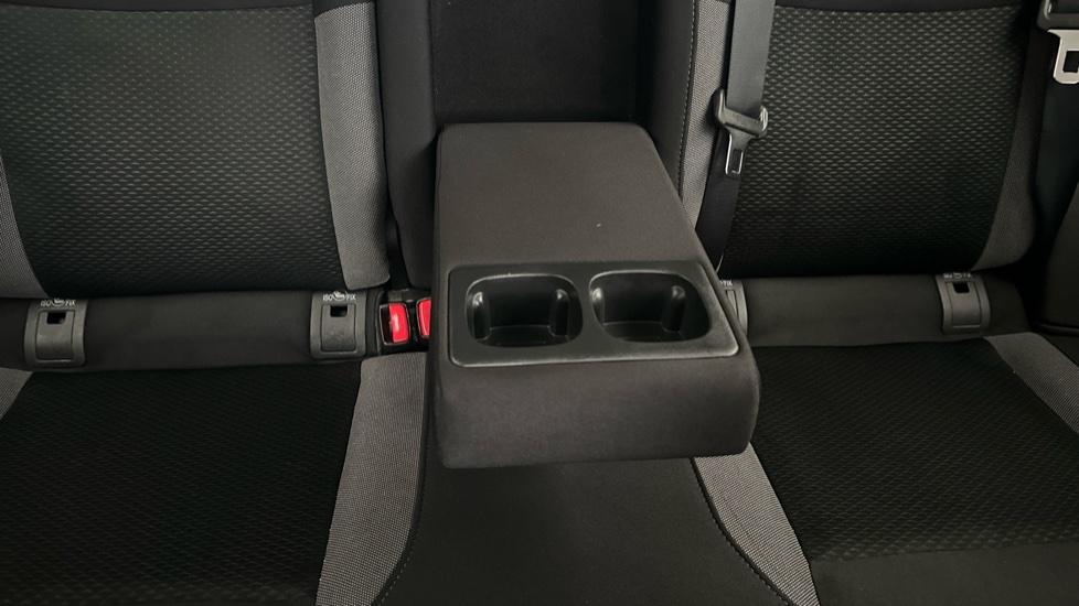 Rear Armrest/ Cup Holder