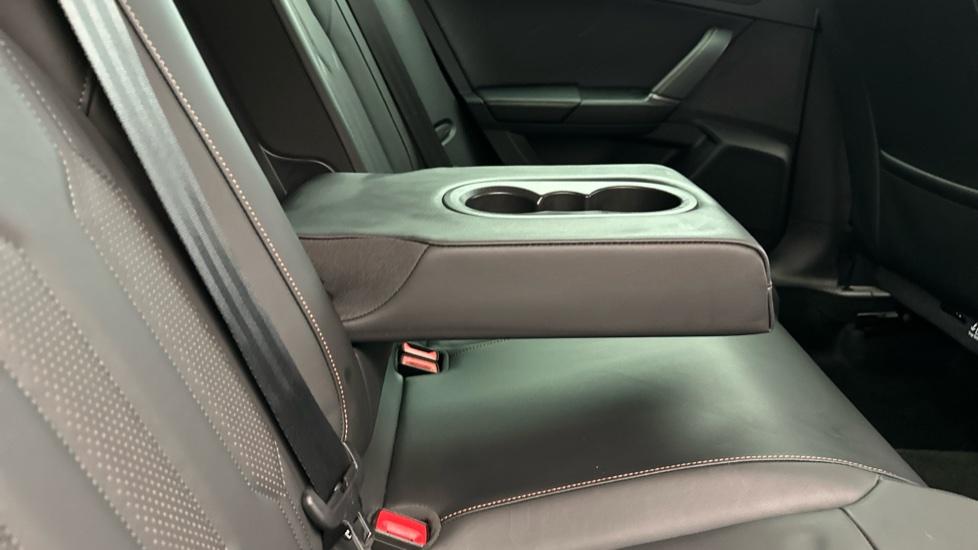 Rear Armrest/ Cup Holder