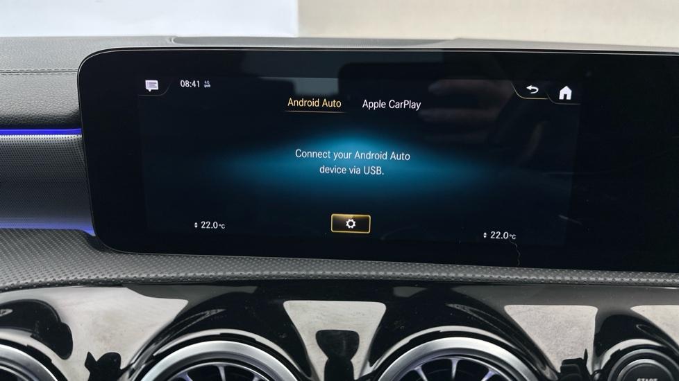 Apple Car Play & Android Auto