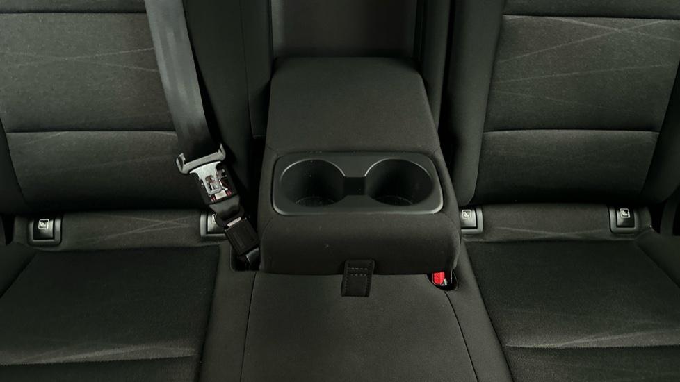 Rear Armrest/ Cup Holder