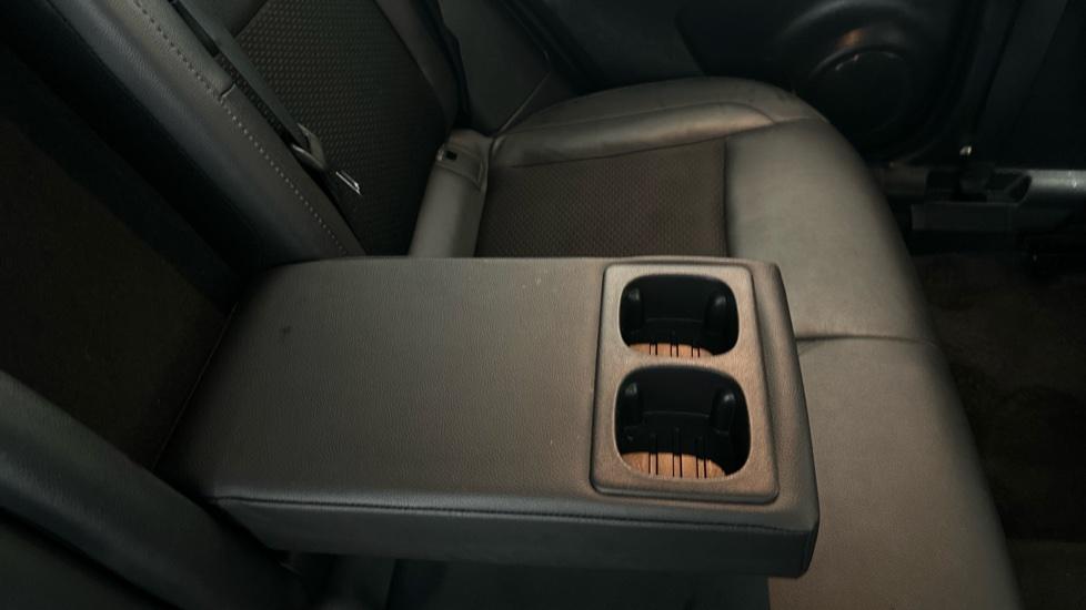 Rear Armrest/ Cup Holder