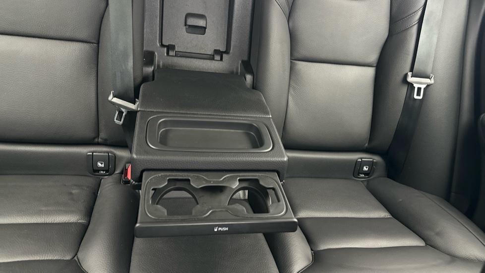 Rear Armrest/ Cup Holder