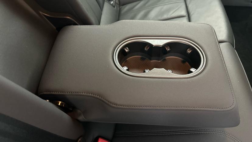 Rear Armrest/ Cup Holder