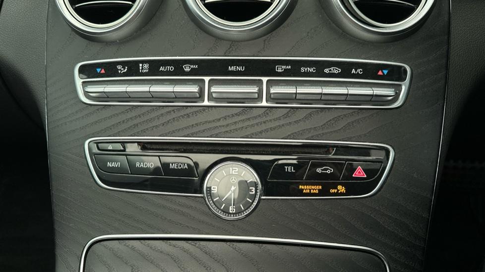 Dual Climate Control / Air Conditioning 