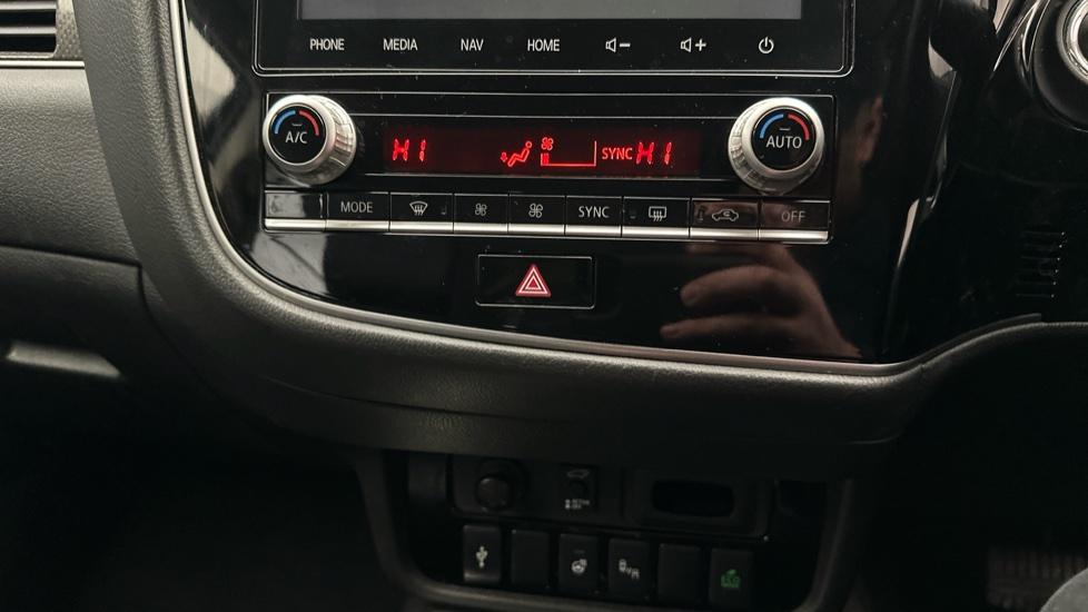 Dual Climate Control / Air Conditioning 