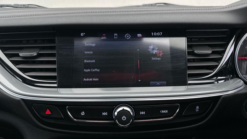 Apple CarPlay / Android Auto / Bluetooth 