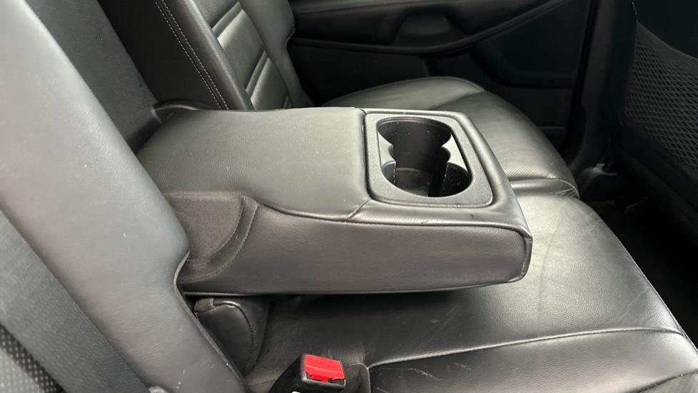 Rear Armrest/ Cup Holder