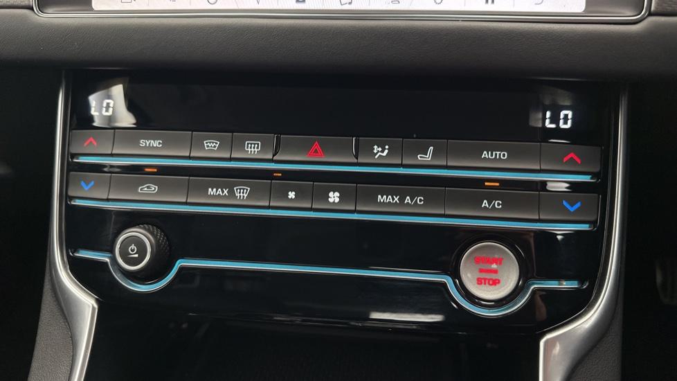 Dual Climate Control / Air Conditioning 