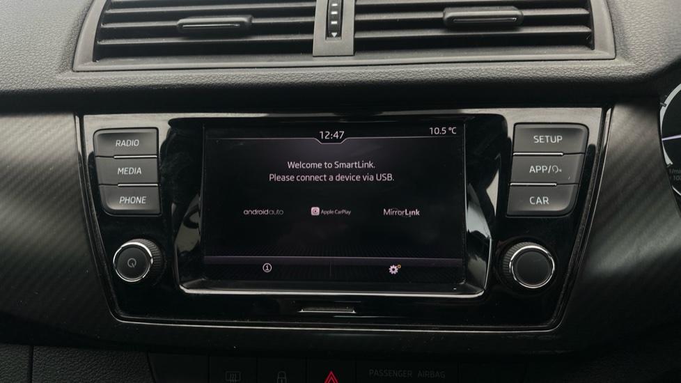 Apple Car Play & Android Auto