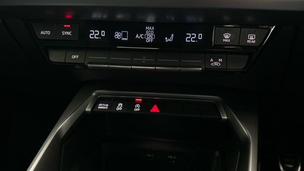 Dual Climate Control  / Air Conditioning  / Auto Stop/Start 