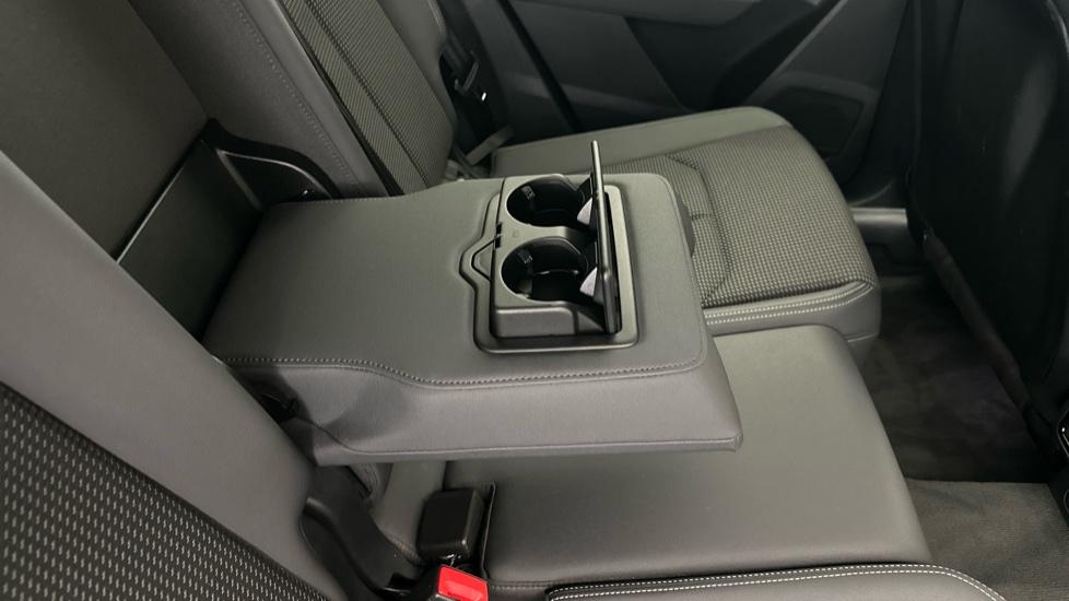 Rear Armrest/ Cup Holder