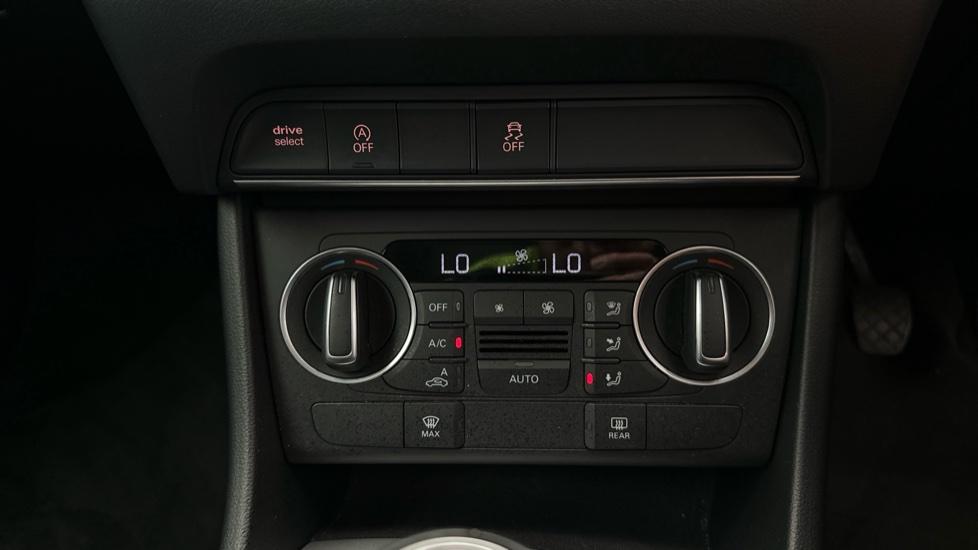 Dual Climate Control / Air Conditioning / Auto Stop/Start