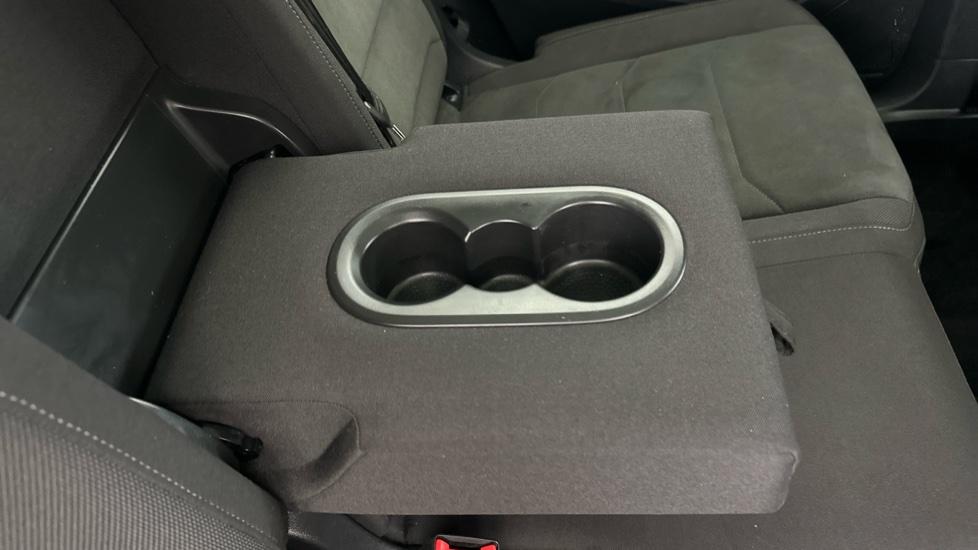 Rear Armrest/ Cup Holder