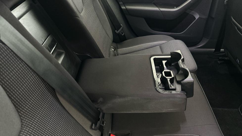 Rear Armrest/ Cup Holder