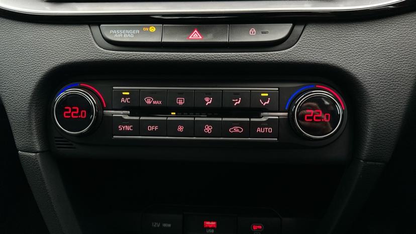 Dual Climate Control  / Air Conditioning 