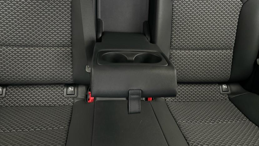 Rear Armrest/ Cup Holder