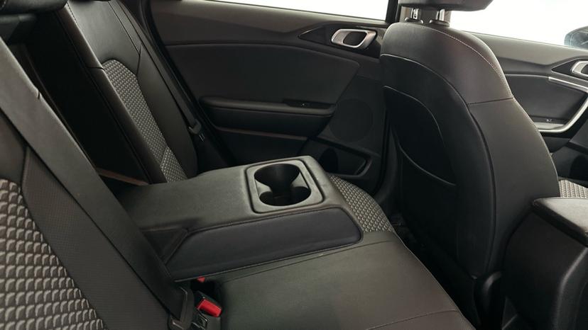 Rear Armrest/ Cup Holder