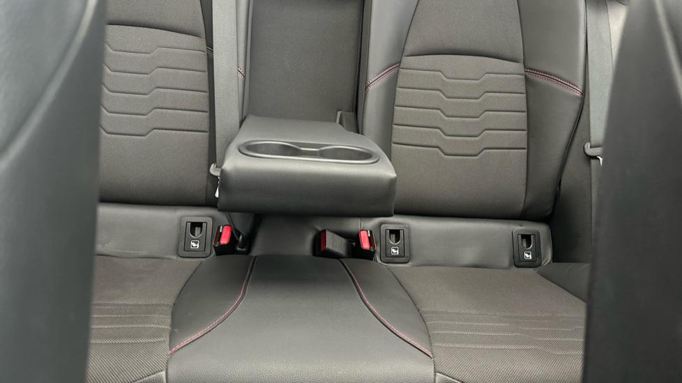 Rear Armrest/ Cup Holder