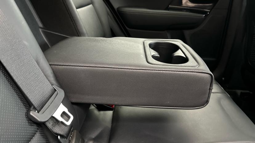 Rear Armrest/ Cup Holder