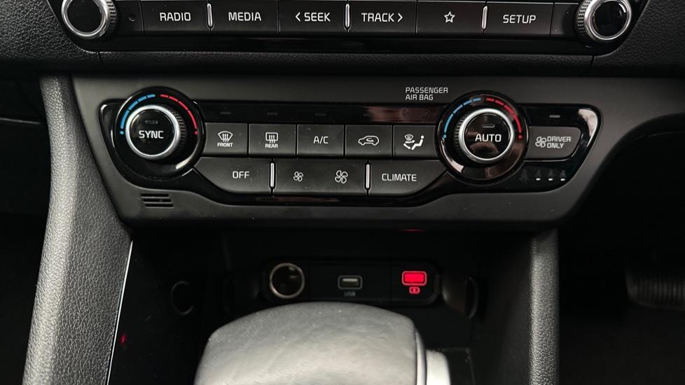 Dual Climate Control / Air Conditioning 