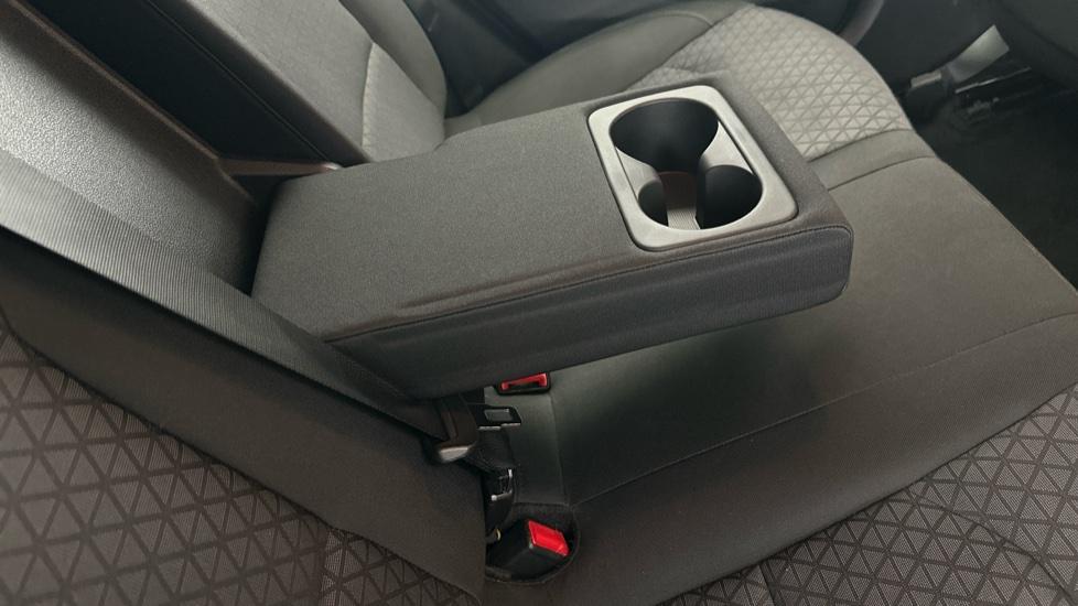 Rear Armrest/ Cup Holder