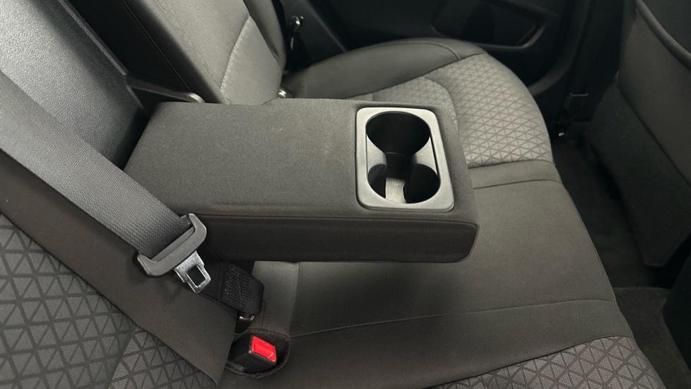 Rear Armrest/ Cup Holder