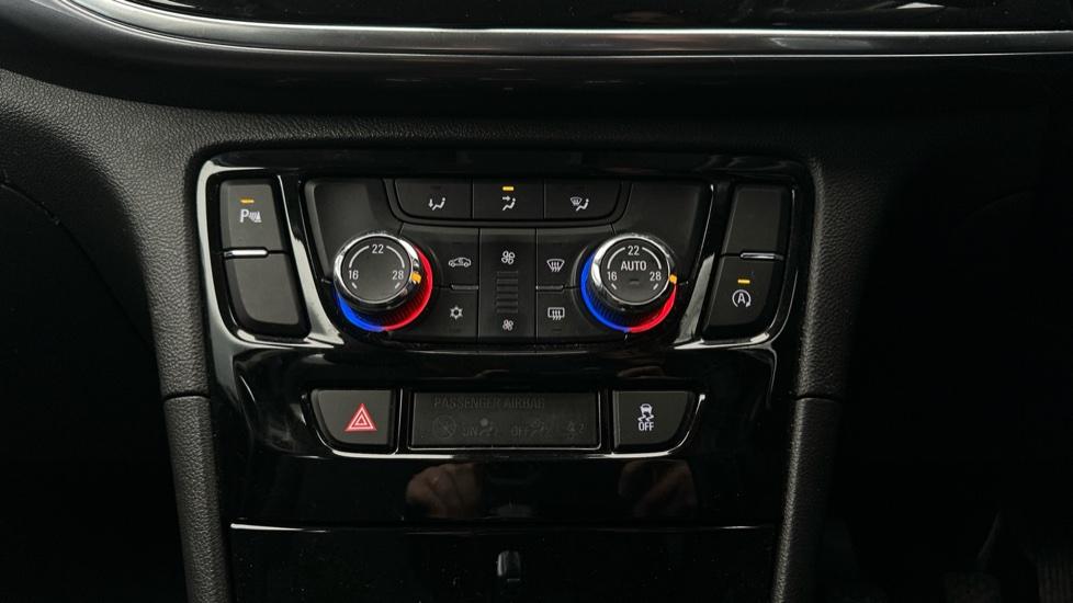 Air Conditioning / Dual Climate Control / Auto Stop/Start 