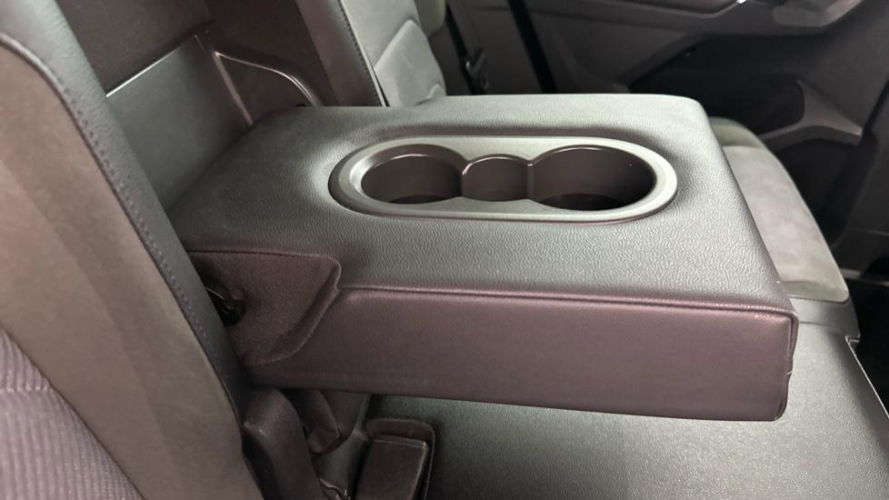 Rear Armrest/ Cup Holder