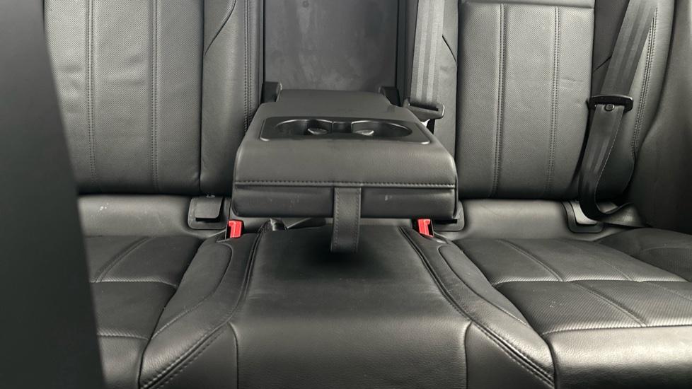 Rear Armrest/ Cup Holder