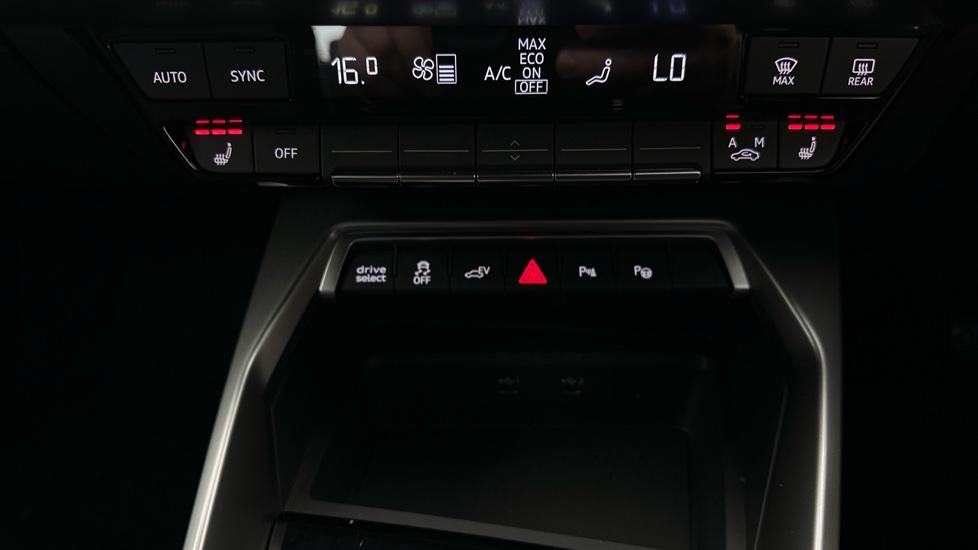 Air Conditioning /Dual Climate Control /Heated Seats 