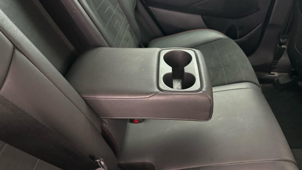 Rear Armrest/ Cup Holder