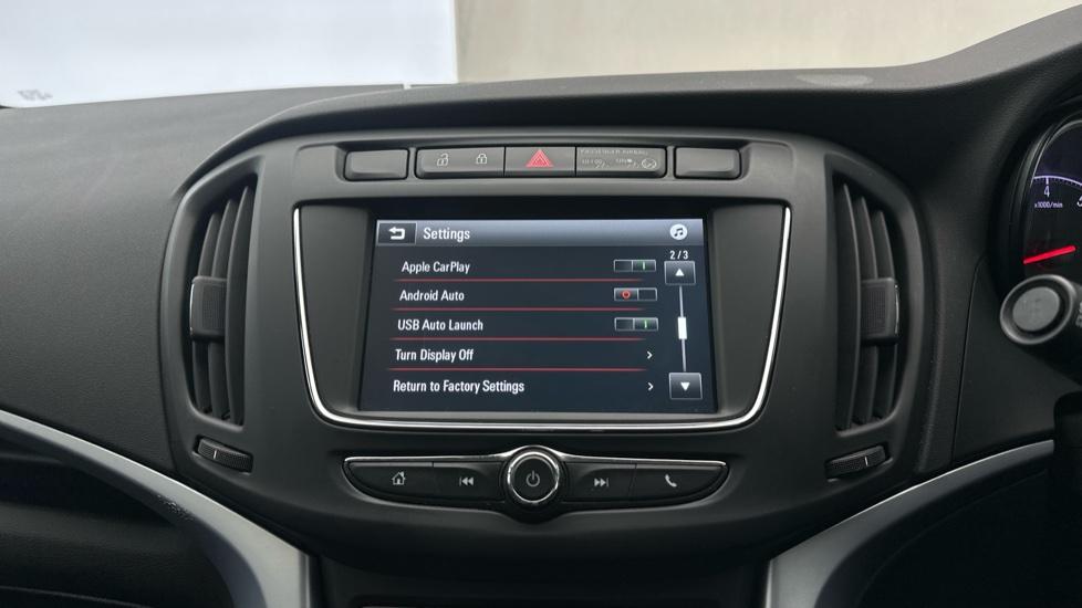 Apple Car Play & Android Auto